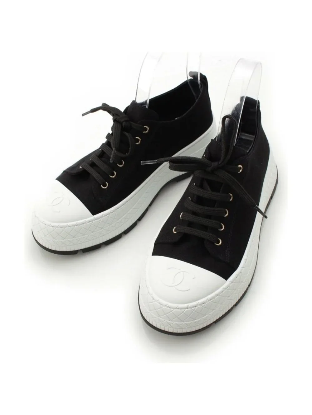 Chanel Cotton Lambskin CC Logo Low Cut Sneakers Black White